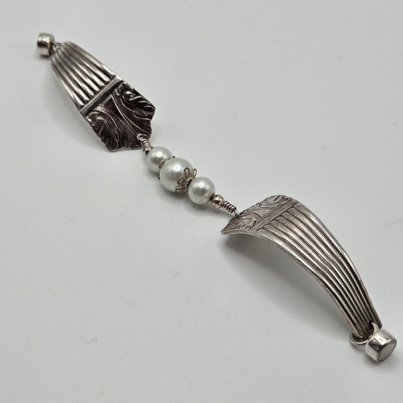 VINTAGE Lady Esther Silver-plate Upcycled Flatware Magnetic Close Bracelet - Picture 4 of 8